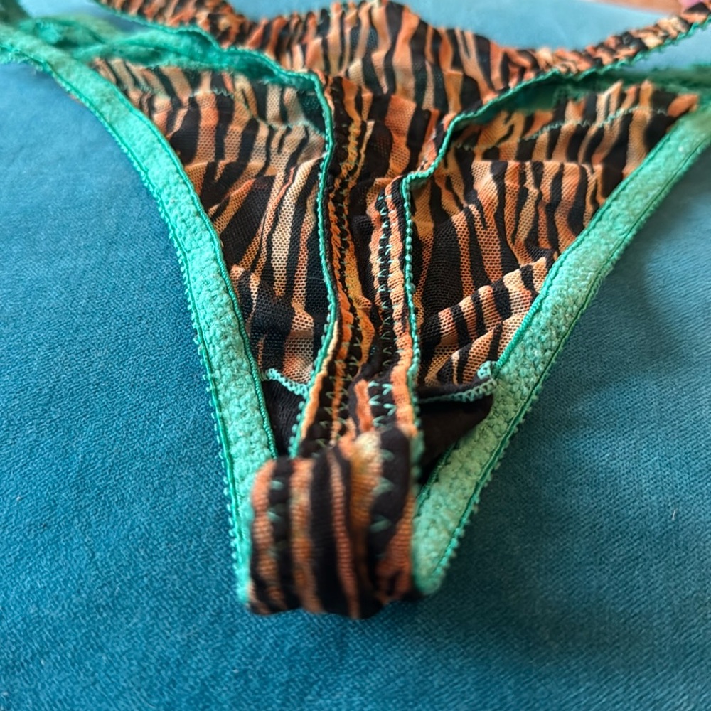 VS Thong Panties 🐅 - Picture 6 of 10